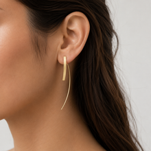 Load image into Gallery viewer, SE1053 Curved Threader 18K Gold Plated Earrings