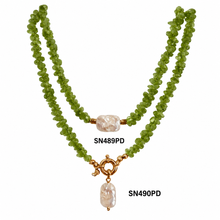 Load image into Gallery viewer, SN489PD Peridot Necklace with a rectangle freshwater Pearl