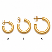 Load image into Gallery viewer, SE1032 4mm Brushed 18K Gold Plated Hoops