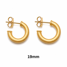 Load image into Gallery viewer, SE1032 4mm Brushed 18K Gold Plated Hoops