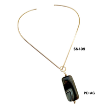 Load image into Gallery viewer, SN409 18K Gold Plated "V" choker