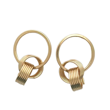 Load image into Gallery viewer, SE911 18K Gold Plated round earrings with interlocking circles