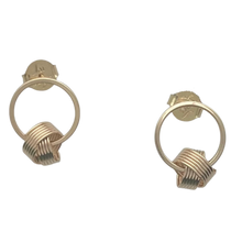 Load image into Gallery viewer, SE911 18K Gold Plated round earrings with interlocking circles