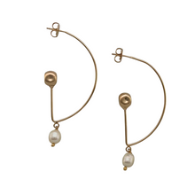 Load image into Gallery viewer, SE957 18K Gold Plated Half Circle Earring with Freshwater Pearl