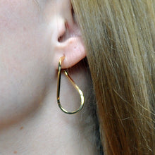 Load image into Gallery viewer, SE522B 18K Gold Plated Earrings