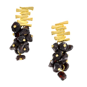 SE547GA Gold Plated Earrings with Garnet