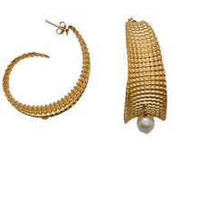 Load image into Gallery viewer, SE804FP Hoop Earrings with a Freshwater Pearl drop
